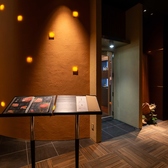 なんば駅14番出口直結。なんばHIPS 10Fの好アクセス。雨の日にも濡れることなくご利用いただけます。