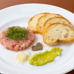 マグロのタルタル ~バゲット添え~