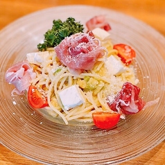 生ハムとアボカドの冷製パスタ