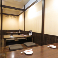 使い勝手が様々で落ち着いた雰囲気広がる店内。