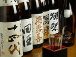 次郎長、鷹木屋、久保田、鍋島など、全国各地の最高に美味しい日本酒を厳選して取り揃えております。