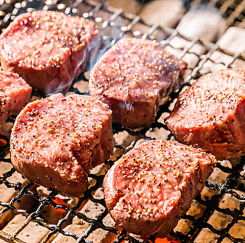 希少なたん元を厚切りで堪能♪備長炭で焼き上げる牛たんと羽釜炊きごはんは格別！