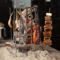 鮮度バツグン！素材の旨さが際立つ、人気の海鮮網焼き◎