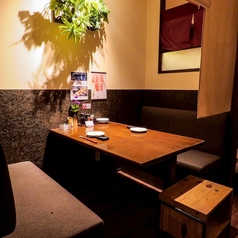 固い扉に覆われた個室です