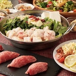 野菜と肉がたっぷり入った満足鍋セット。体がほっと温まる定番メニューです。