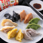 ひとつひとつ丁寧に包み上げた『餃子』をさまざまな味でご提供いたします。