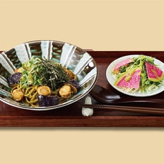 京抹茶の生パスタ 帆立と茄子の焦がし醤油バター~3 種薬味添え~