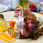 ミスジのローストビーフがトッピングされたハンバーグは、ルール違反です。