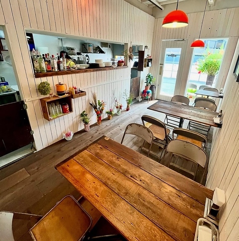 お洒落な店内でごゆっくりお過ごしいただけます