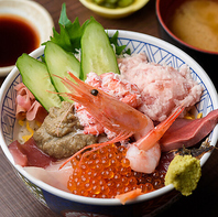 海鮮系の丼を中心とした豊富なメニュー◎