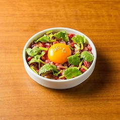 塩だれパクチーユッケ