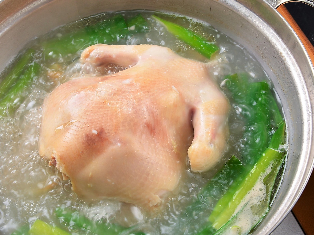 薬膳鍋【タッカンマリ鍋】はコラーゲンたっぷり♪女性に嬉しいお鍋です。飲放付コースもご用意◎