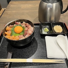 2色の海鮮丼
