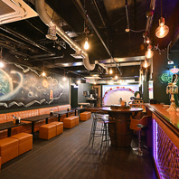 団体宴会に最適な韓国バル空間！広々とした席をご用意！