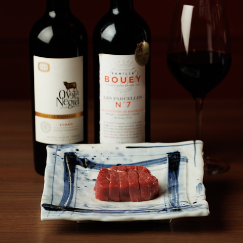 月～木曜日の20時以降来店時クーポンでは、ドリンク一杯のサービスが可能です。