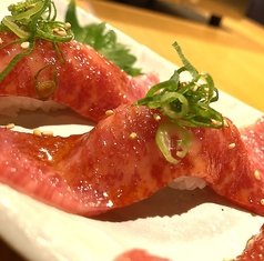 とろ肉寿司の写真