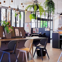 ゆったり過ごせるソファや家具配置