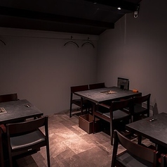 店内全体を貸切ることで宴会・パーティーにご利用いただけます。2階席は10名様より貸切利用も可能◎会社の忘年会や歓送迎会、各種打ち上げなど、大人数での集まりに最適です。極上和牛の焼肉とワインで、賑やかな宴会をお楽しみください。詳細はご相談ください。