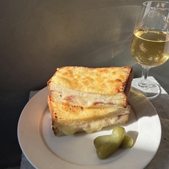 ワインやビールとも相性◎自慢のサンドイッチ