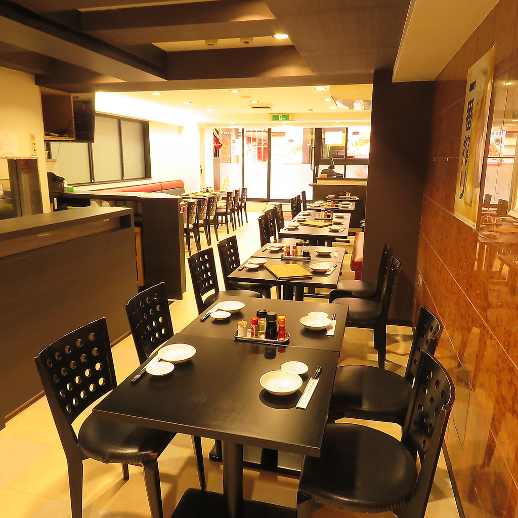 広々とした店内は、団体様からお1人様まで気軽に立ち寄りやすい雰囲気です。