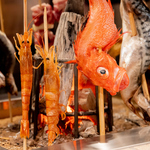 新鮮な食材を使用した炉端焼きの数々