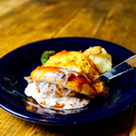 みんな大好きなオムレツにボロネーゼソースをかけたありそうで無かったトッピング。