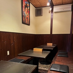 宴会に最適な半個室の掘りごたつ席がございます。ゆったりとご利用ください。