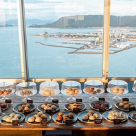 地上30階から瀬戸内海と高松の街を眺める贅沢