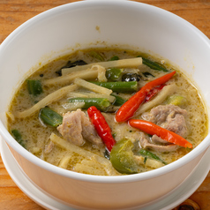青唐辛子とハーブが効いた タイ風鶏肉のグリーンカレー
