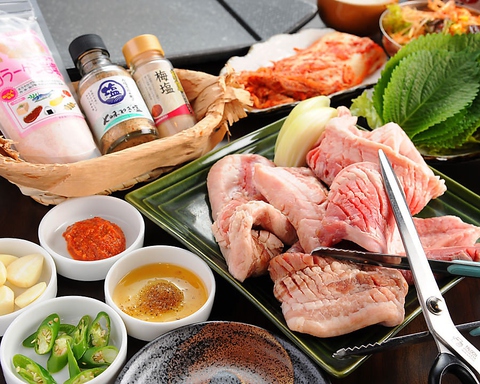 チーズタッカルビやサムギョプサルなどの美味しい韓国家庭料理をご賞味ください♪