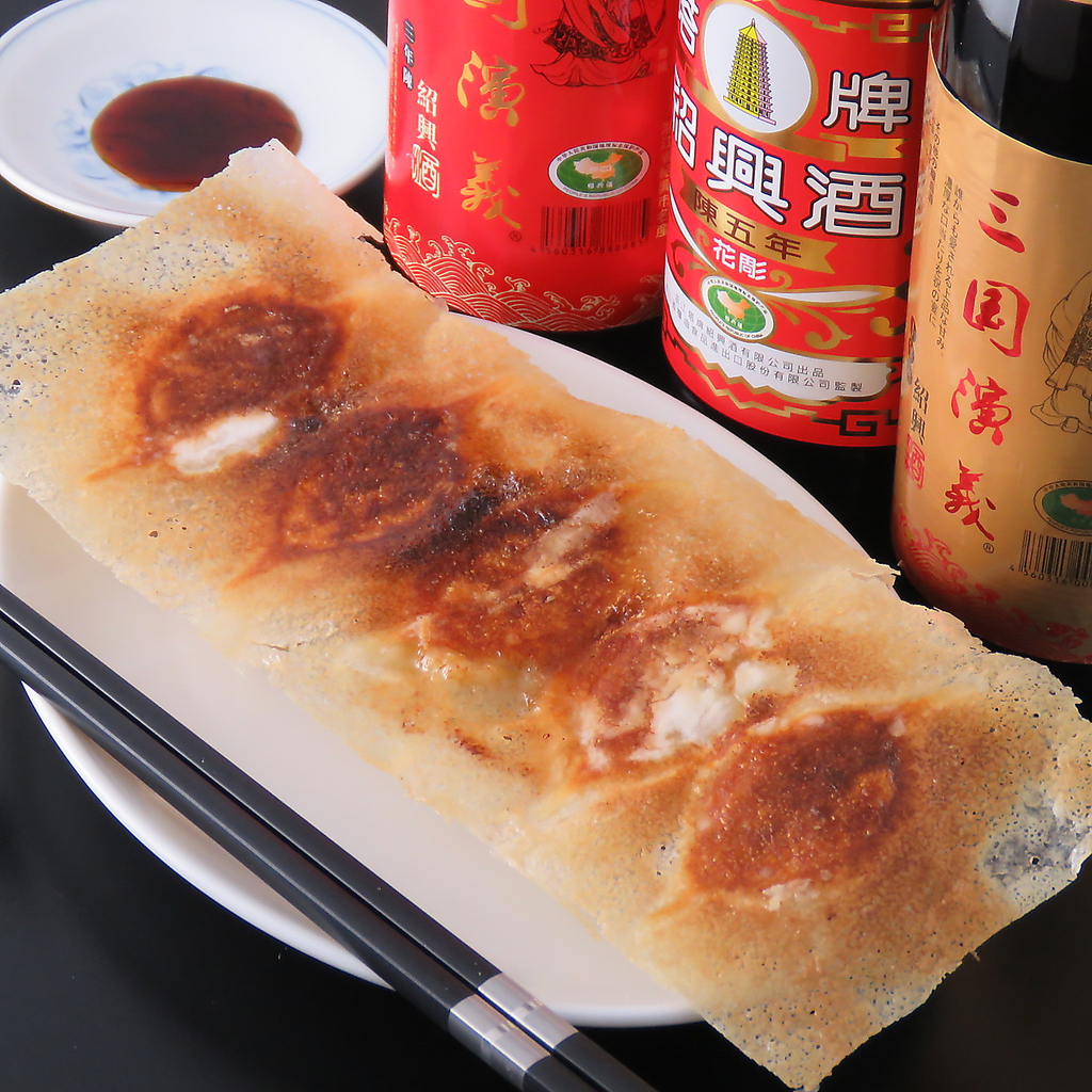 外はパリッ、中はもっちりが特徴の名物『焼き餃子』を是非お召し上がりください！