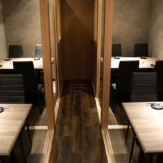 【完全個室】フロア貸切OK。最大16名様までご利用できるフロアを完備しております。宴会に最適な個室となります。