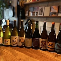 二番通りやボルテックスなど自然派ワインをグラスで。