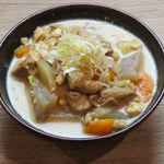 たっぷりのもつと野菜をじっくり煮込んだ「笑（えみ)のもつ煮」はビールやハイボールにもぴったり♪