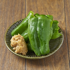 あぐー豚の自家製肉味噌で食べる氷結ピーマン