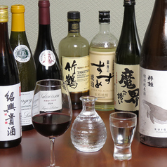 日本酒、ワイン、紹興酒も取り揃えております。