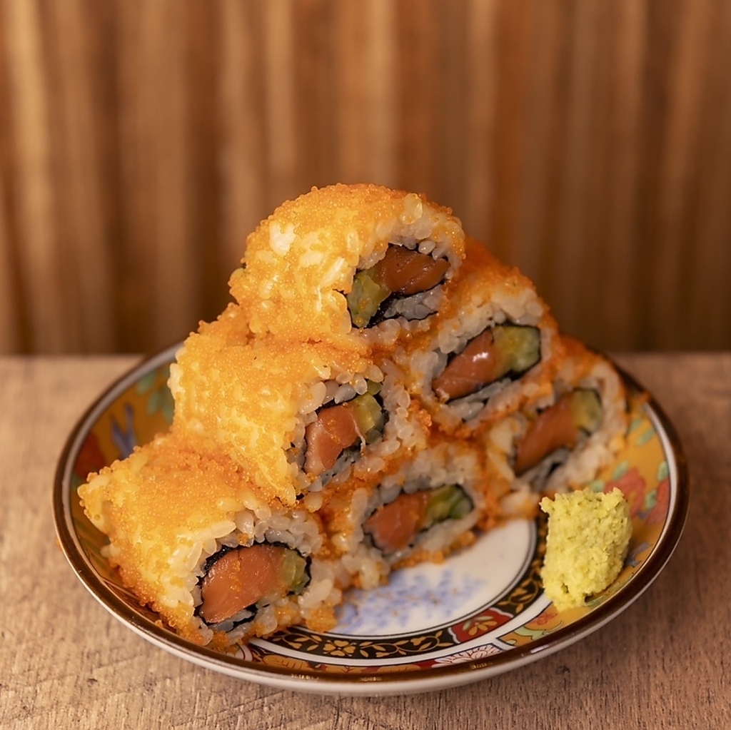 【逸品】ごはんが外側の“裏巻き”など、アレンジの効いたメニューも各種取り揃えております♪