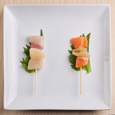 目の前で職人が握る本格寿司を心ゆくまで！お一人様やデートに最適なカウンター席で、贅沢な時間をお過ごしください。