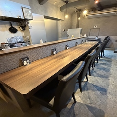 大切な時間を過ごしたい2名様やお1人様も大歓迎のカウンター席。店主と会話を楽しみたい方にもおすすめ！