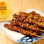 矢三朗特製とり皮パリパリ焼き！お酒もすすむ必食の一品！当店イチオシの特製とり皮をぜひご賞味あれ