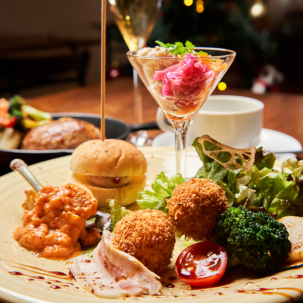 当日予約も可能なコース料理も充実しております。仲良しな時間をサポートいたします。