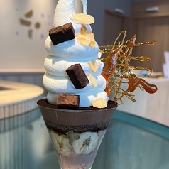 チョコとブラウニーの濃厚パフェ