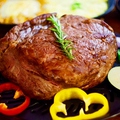 料理メニュー写真 肉塊ステーキ