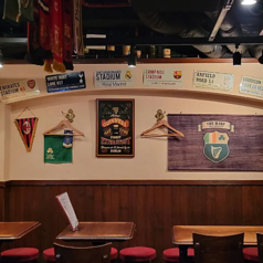 仕事終わりに、大切な人と、一人で…地下に広がる隠れ家のようなゆったりと過ごせる空間です。店名の由来もギネス発祥国であるアイルランドの伝統的、象徴的な楽器のケルティックハープから。ギネスのサーバーもハープを模したものを使用しております。クラフトビールやウイスキーを味わいながら大人の時間を過ごしませんか