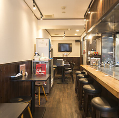 10名様以上で貸切可能です。プライベート感を大切にした空間で、周りを気にせず、気の合う仲間と心ゆくまでお楽しみいただけます。会社宴会や歓送迎会、イベントやパーティーなど、まとまった人数での集まりに最適です。熱々のお好み焼きと種類豊富なドリンクで、賑やかな宴を演出いたします。