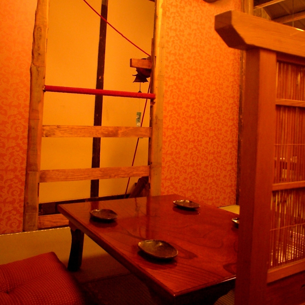 【お座敷】まるで昭和の、古き良き時代かのようなお座敷。ほっこりまったりできること間違いなし！