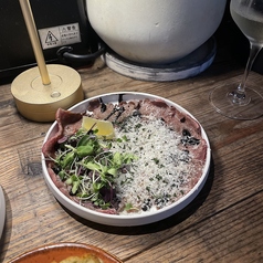 和牛肩三角の炙りカルパッチョ