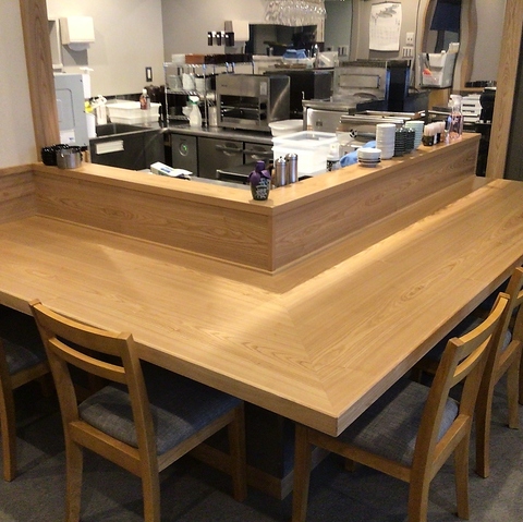 上質な空間で味わう銘酒と酒のアテで至福のひと時を。はる政では昼呑みもできます◎