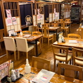 《ご家族でのお食事に》活気のある店内には、気兼ねなく過ごせるテーブル席を多数ご用意！日常使いに最適です。