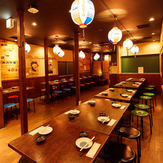 【2階テーブル（2名から70名様）】団体での宴会、貸切、お子様連れなど様々なシーンに使えます。